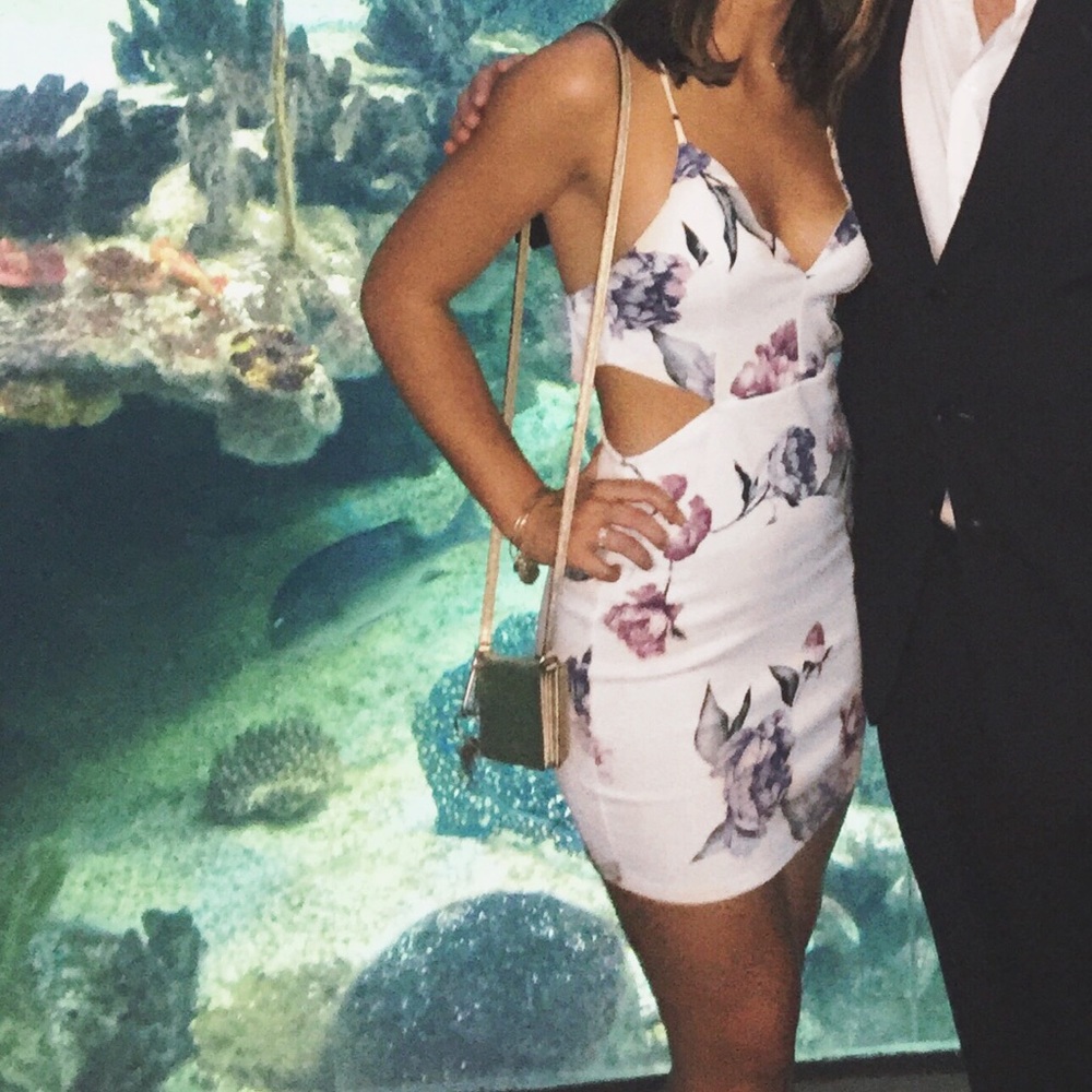 Worn ONCE! Pretty flattering dress